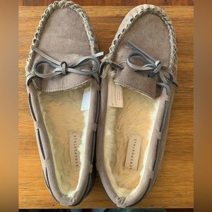 NWOT Aeropostale faux fur lined women’s slippers. Size 9